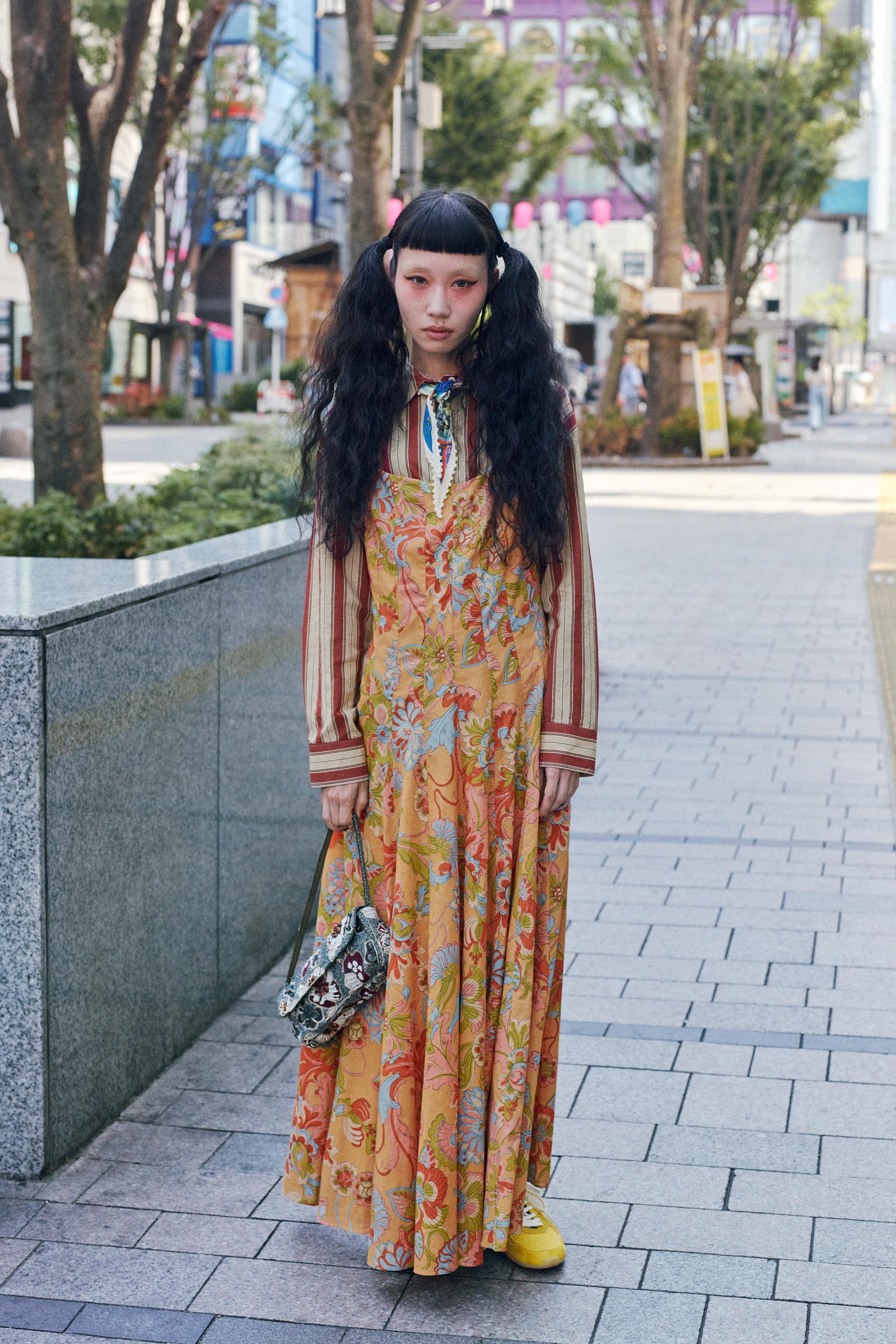 ZARA：新品未使用【花柄サテン】ワンショルダー×リボン／マキシ丈ワンピース ZARA：新品未使用【花柄サテン】ワンショルダー×リボン／マキシ