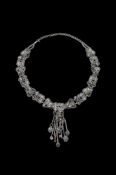 CINTURÓN METÁLICO FLORES CHARMS - Plata de Zara - Imagen 0