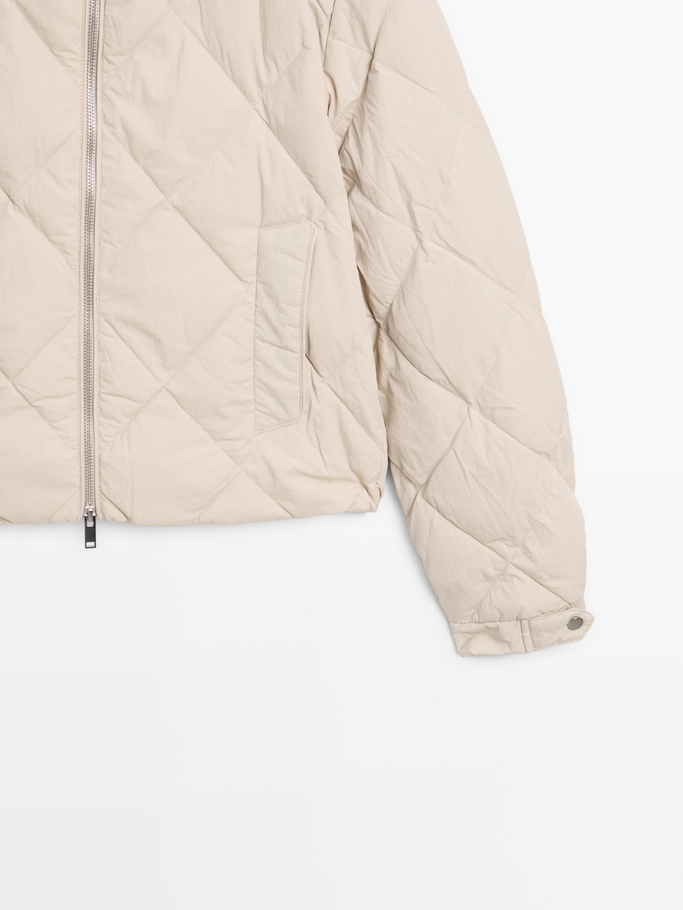 Short water-repellent down jacket