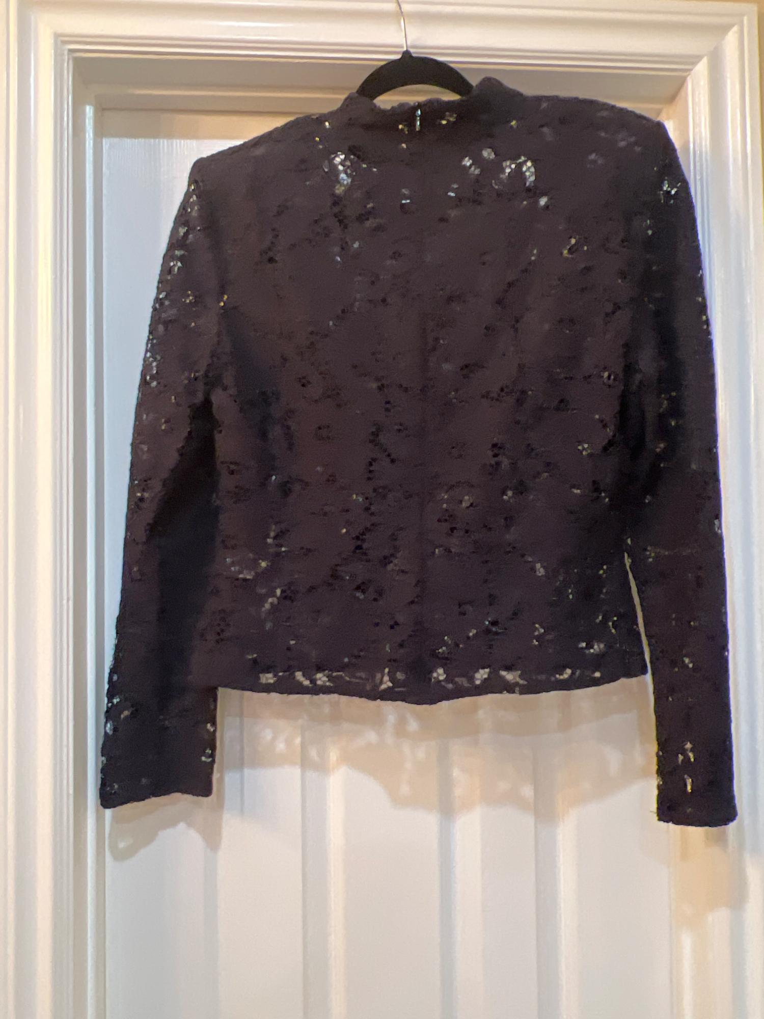 SHOULDER PAD LACE TOP