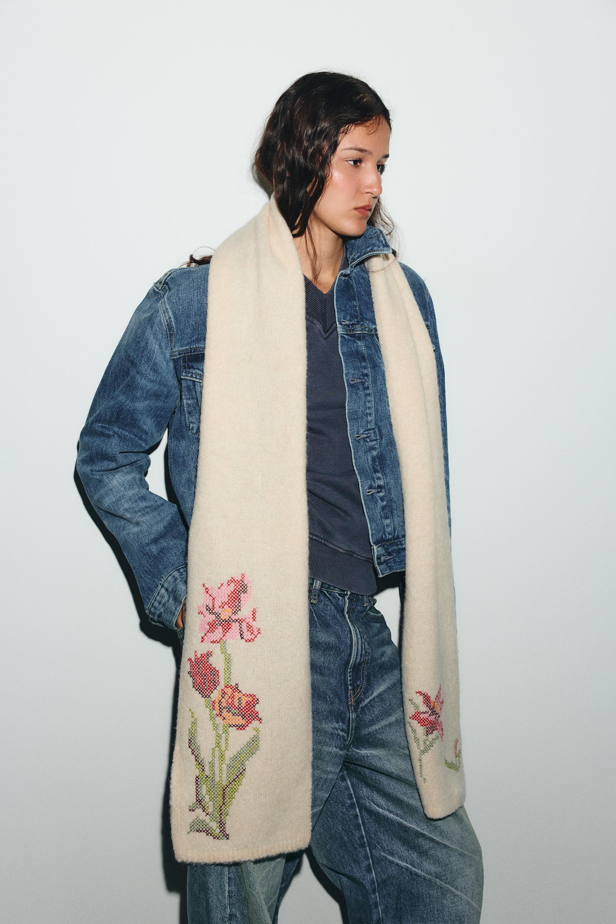 FLORAL EMBROIDERY KNIT SCARF