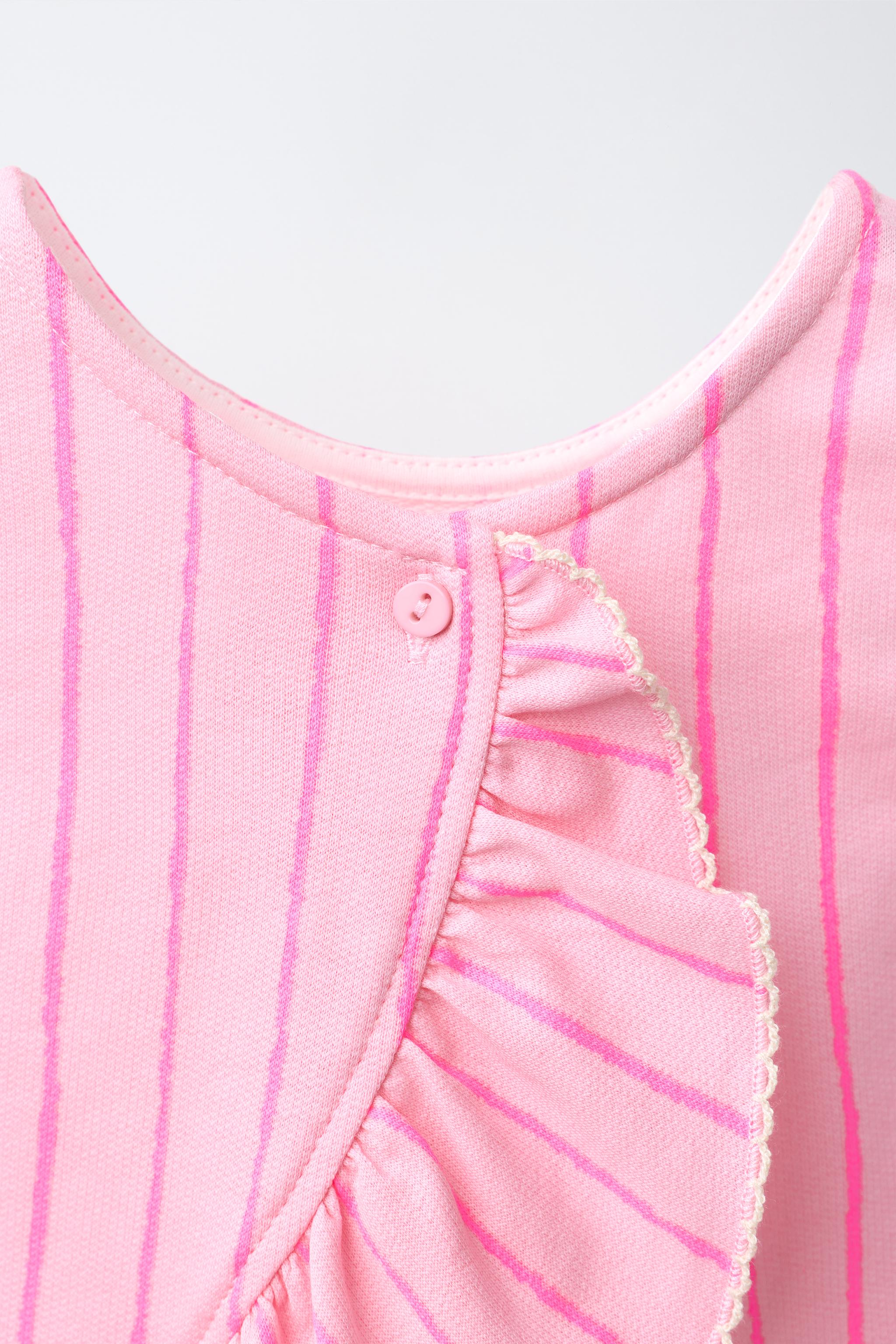 CONTRAST STRIPE TOP
