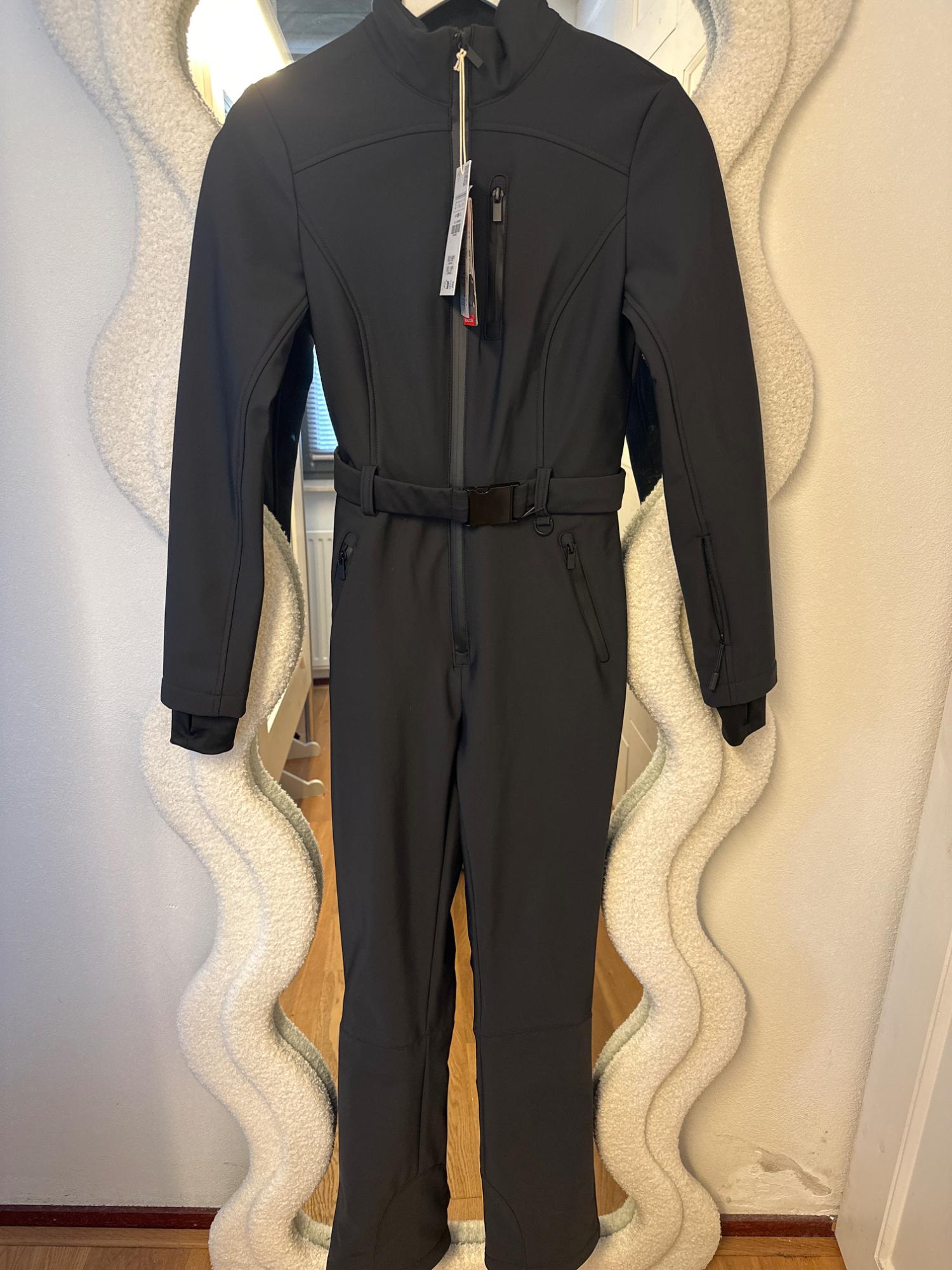 WINDPROOF AND WATERPROOF SKI COLLECTION JUMPSUIT SECOND HAND