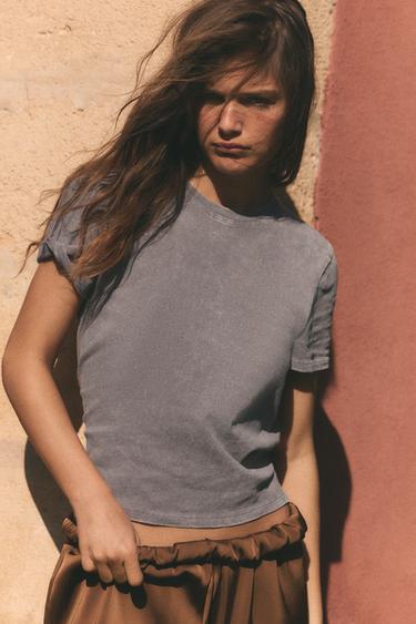 QISHLOQIY USLUBDAGI KALTA YENGIL FUTBOLKA - Kirchimol siyohrang Zara tomonidan