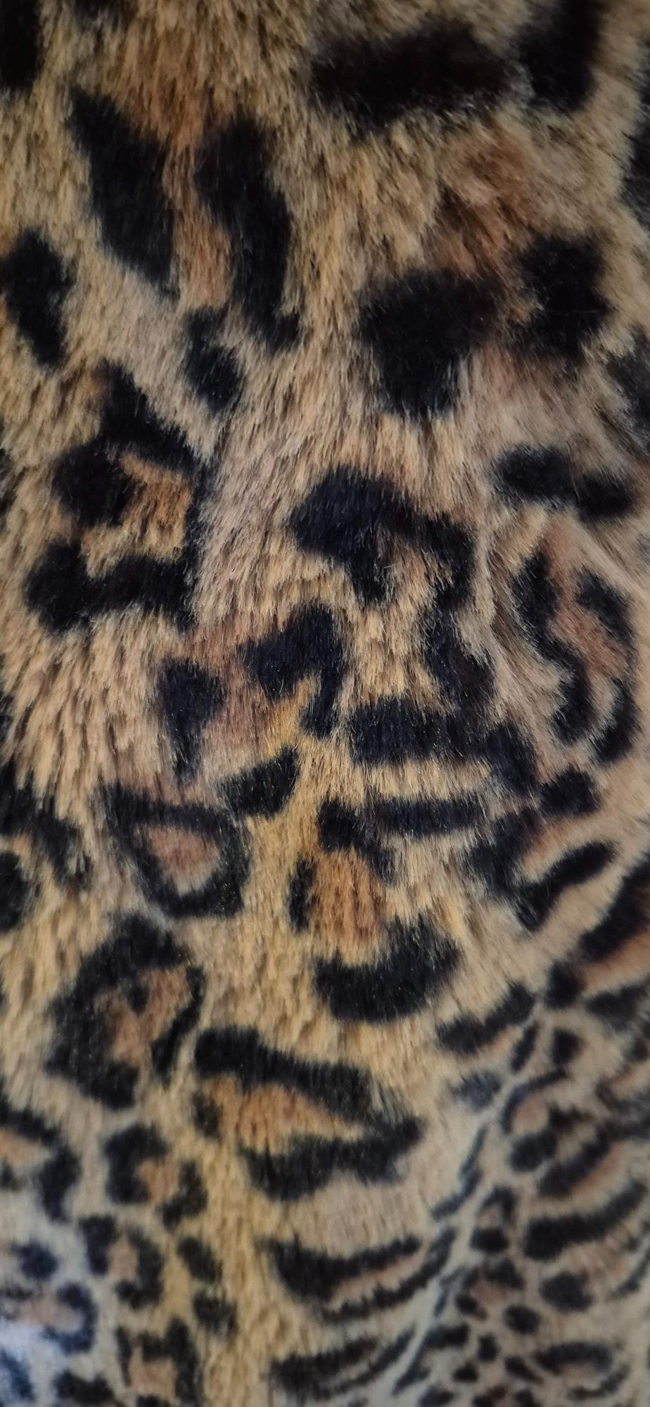 LEOPARD PRINT FAUX FUR VEST - Image 3