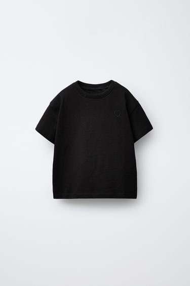 CAMISETA BÁSICA CORAZÓN BORDADO - Negro de Zara