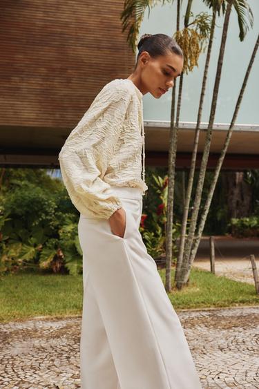 BLOUSE TEXTURÉE - Écru de Zara - Image 1