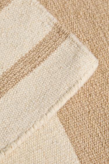TAPIS CONTRASTANT - Beige clair de Zara - Image 4