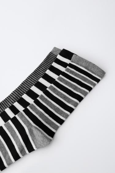 THREE-PACK OF STRIPED AND SOLID MID-CALF SOCKS — Black / White 2