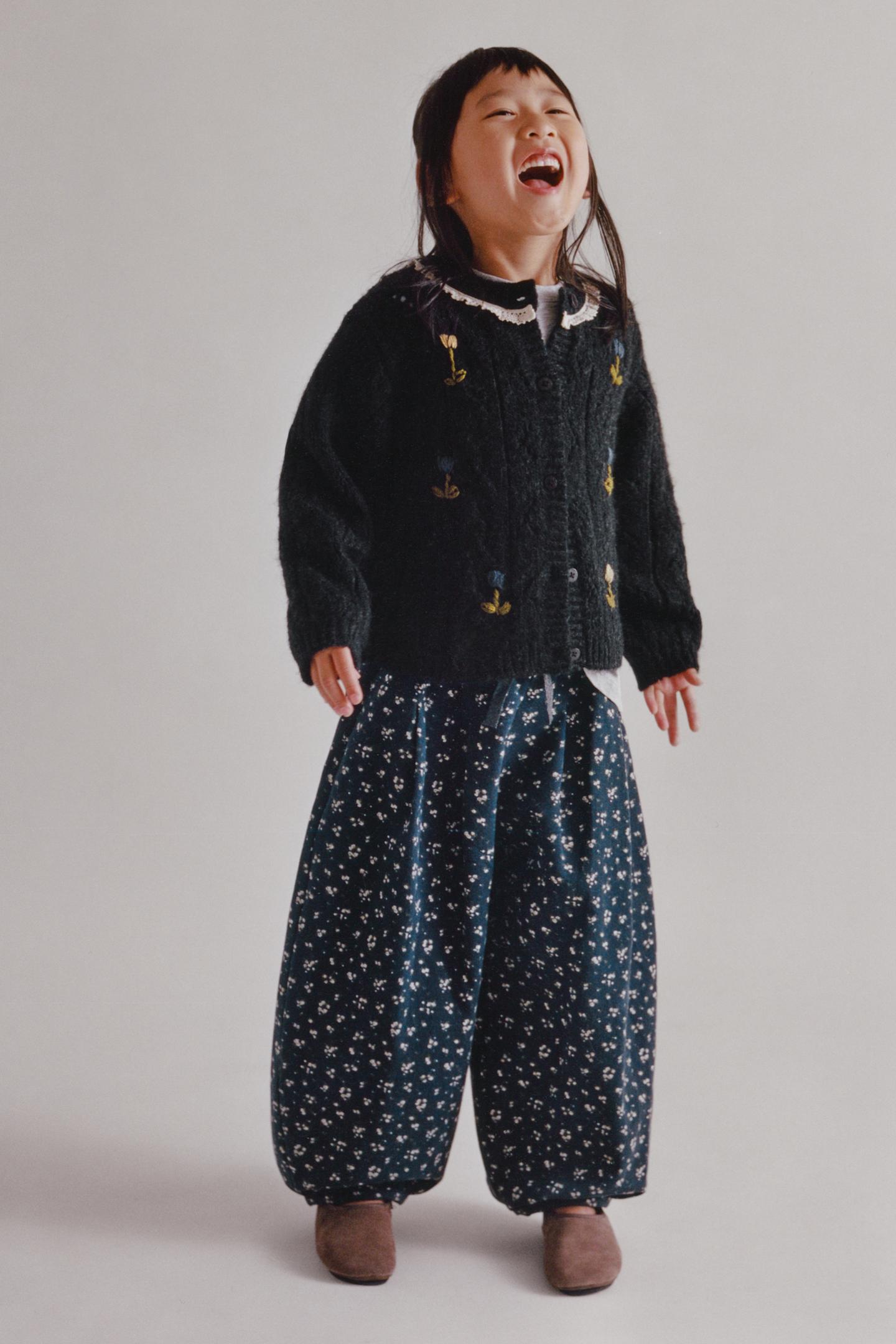 Детские свитеры Zara Embroidered Flowers Cardingan, цвет: Антрацитовый серый — фото 6