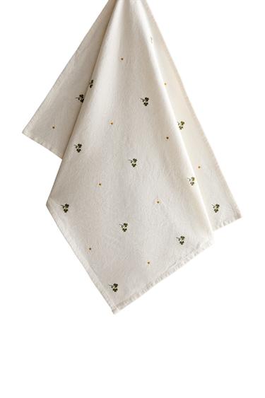 EMBROIDERED CLOVER TEA TOWEL - Green by Zara