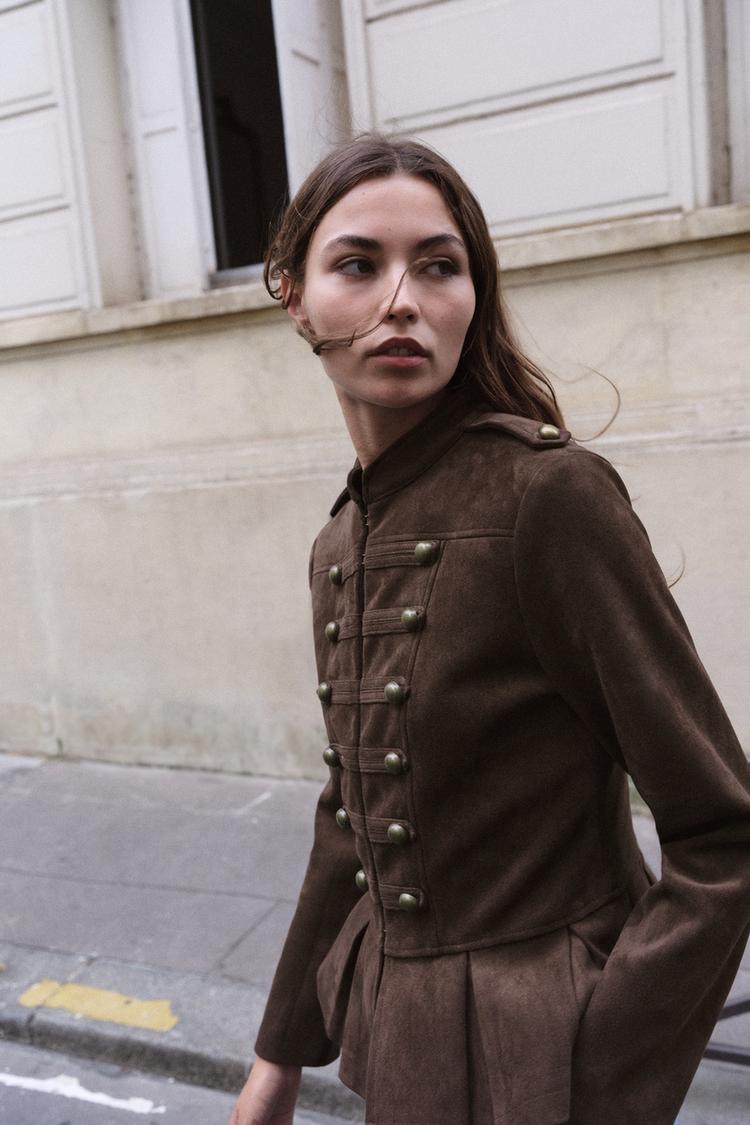 Chaqueta con botones tipo peplum 4
