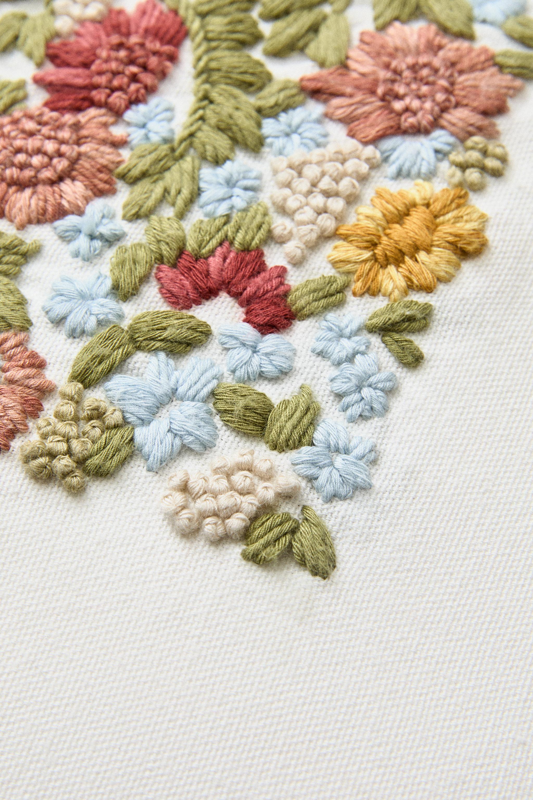 FLORAL EMBROIDERED THROW PILLOW COVER — Oyster-white
