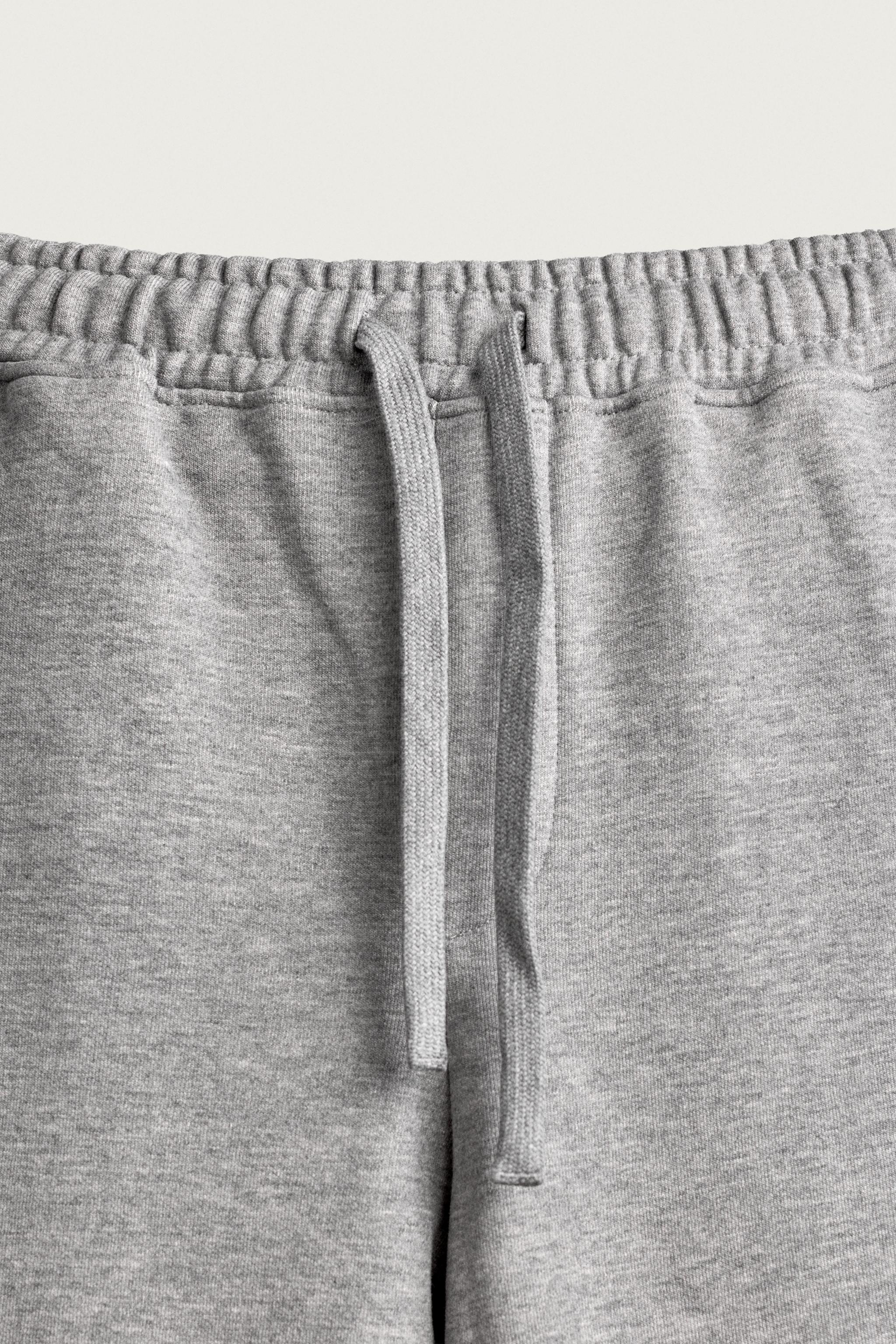 BASIC LOOSE-FIT SWEATPANTS