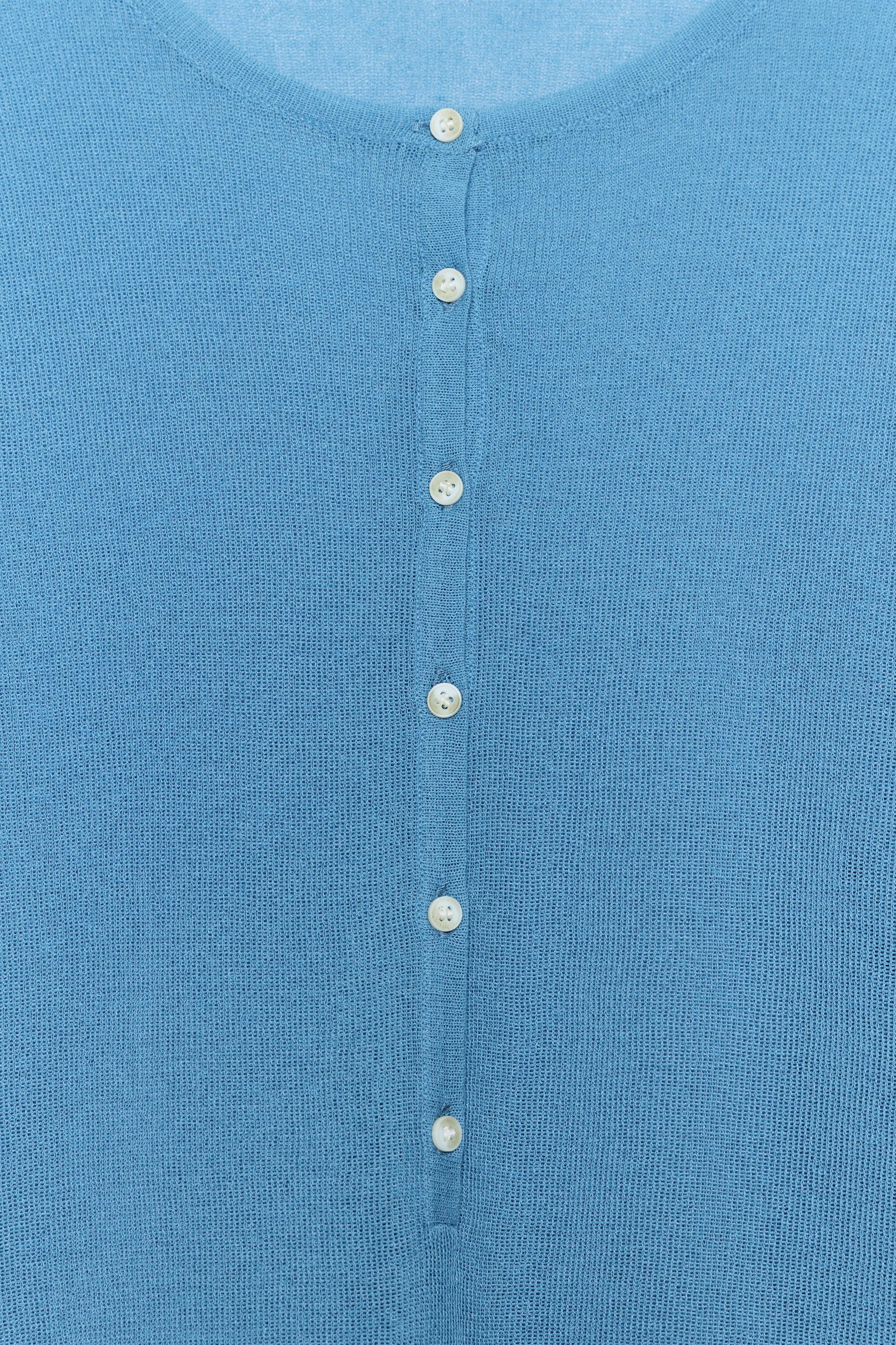 BUTTONED KNIT TOP