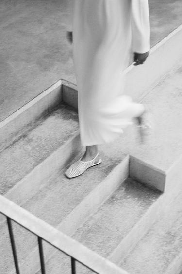 BALLERINES OUVERTES À L’ARRIÈRE CUIR TRESSÉ - Blanc écru de Zara - Image 7
