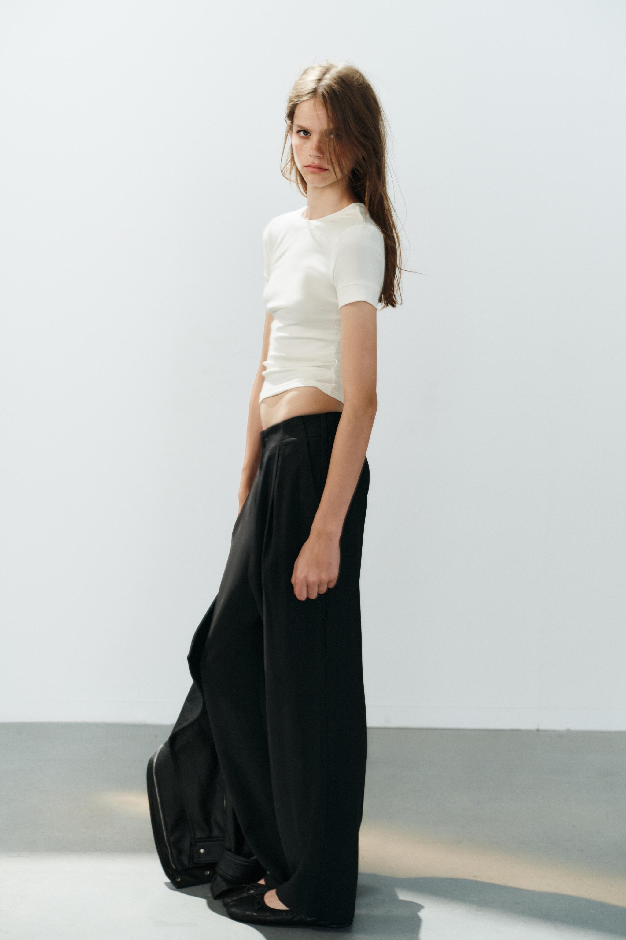 PLEATED FLOWY TROUSERS