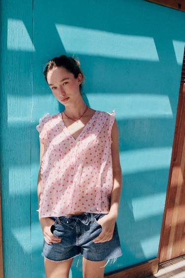Blusa de lunares con volantes