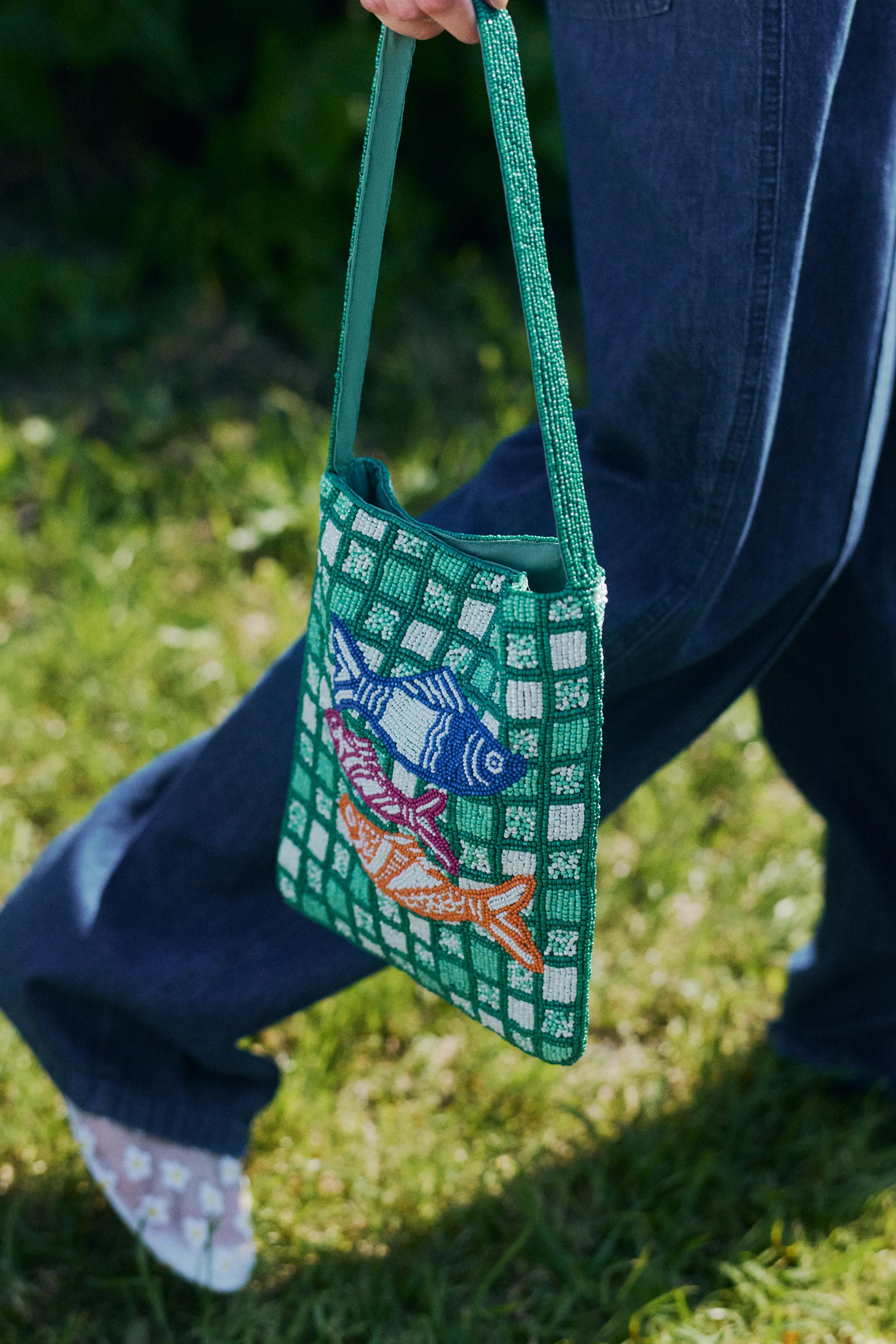 ビーズバッグ　緑系　和装用 和装バッグ 美品 逸品 フォーマル 共箱付き OKAJIMA 花唐草