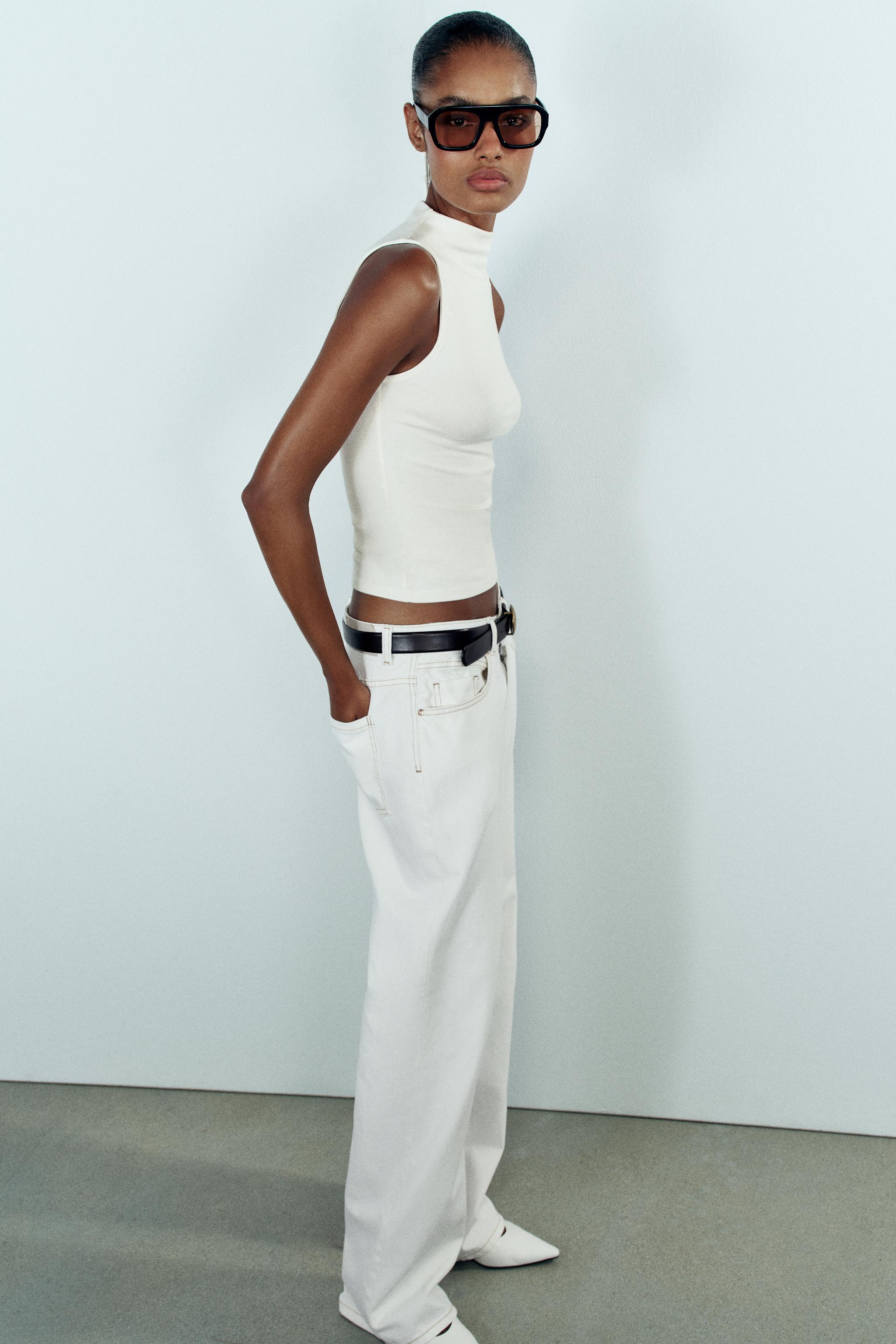 SLEEVELESS TOP