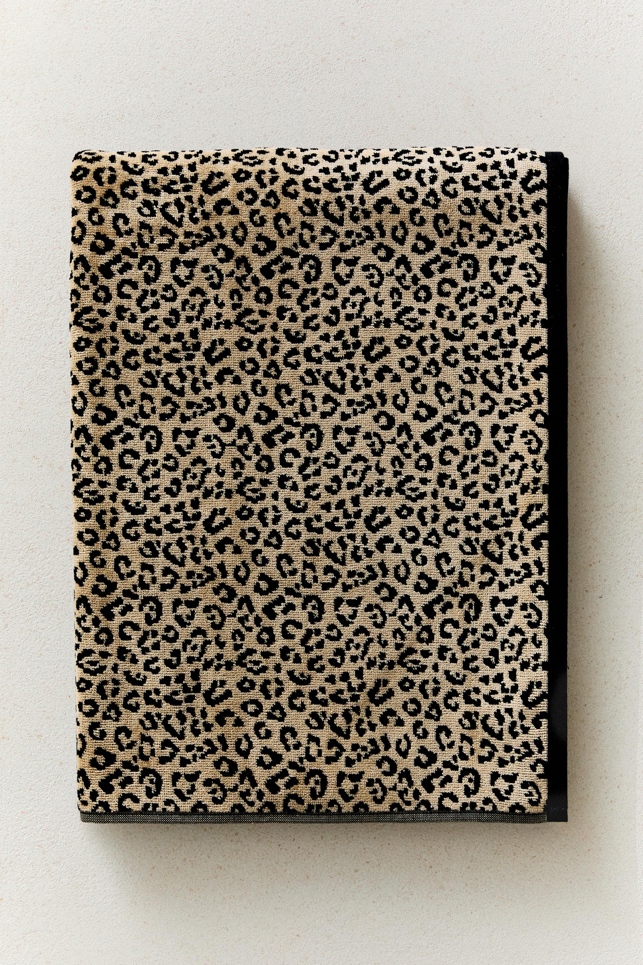 ANIMAL PRINT VELOUR BATH TOWEL