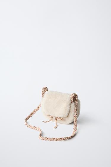 SAC BANDOULIÈRE EFFET FOURRURE - Blanc écru de Zara - Image 1