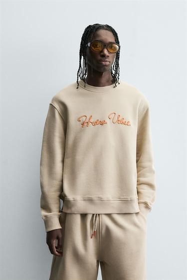 RELAXED FIT SWEATSHIRT WITH RAISED DETAIL - Ecru by Zara