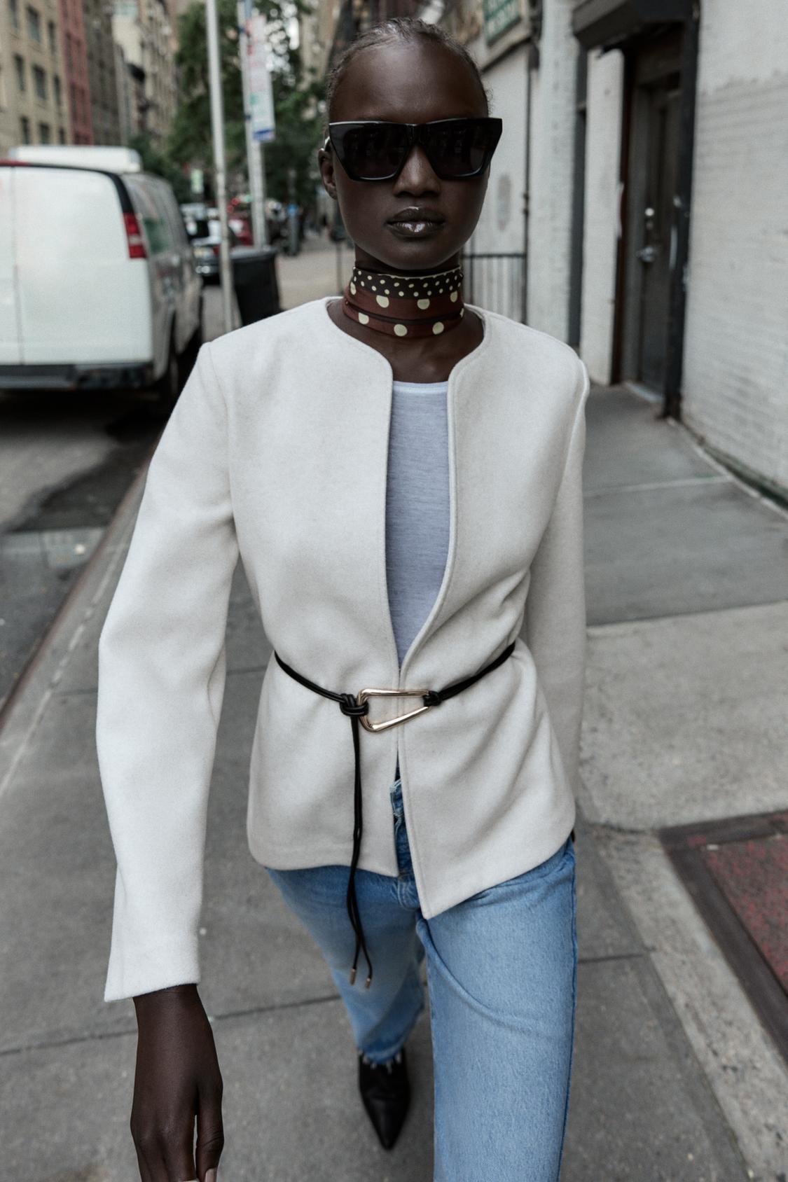 ROUND NECK BELTED BLAZER