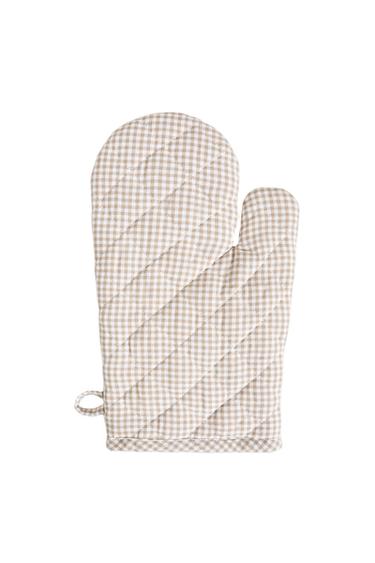 GINGHAM OVEN GLOVE - Beige by Zara