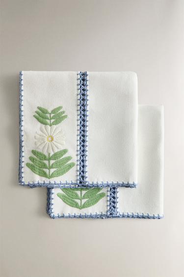 SET OF COTTON NAPKINS WITH CONTRAST EMBROIDERY (SET OF 2) - Ecru by Zara