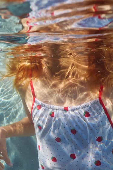 6-14 AÑOS/ TRAJE DE BAÑO ESTAMPADO FRESAS - Rojo de Zara