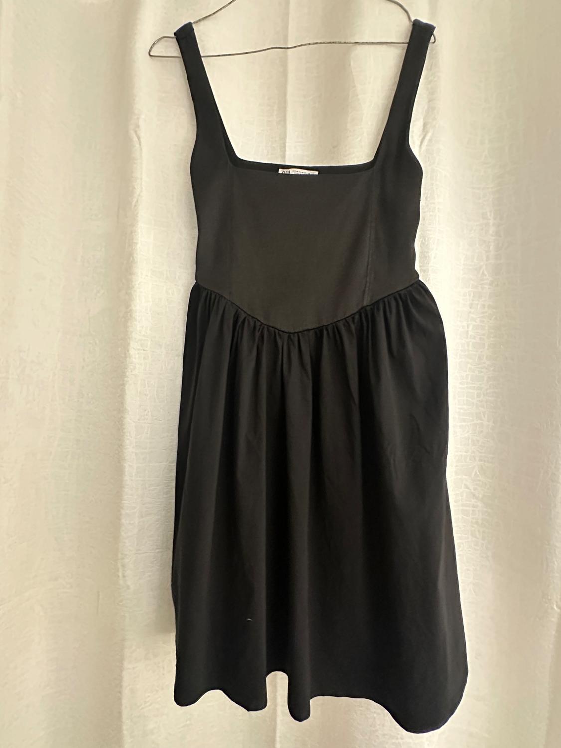CONTRAST DRESS