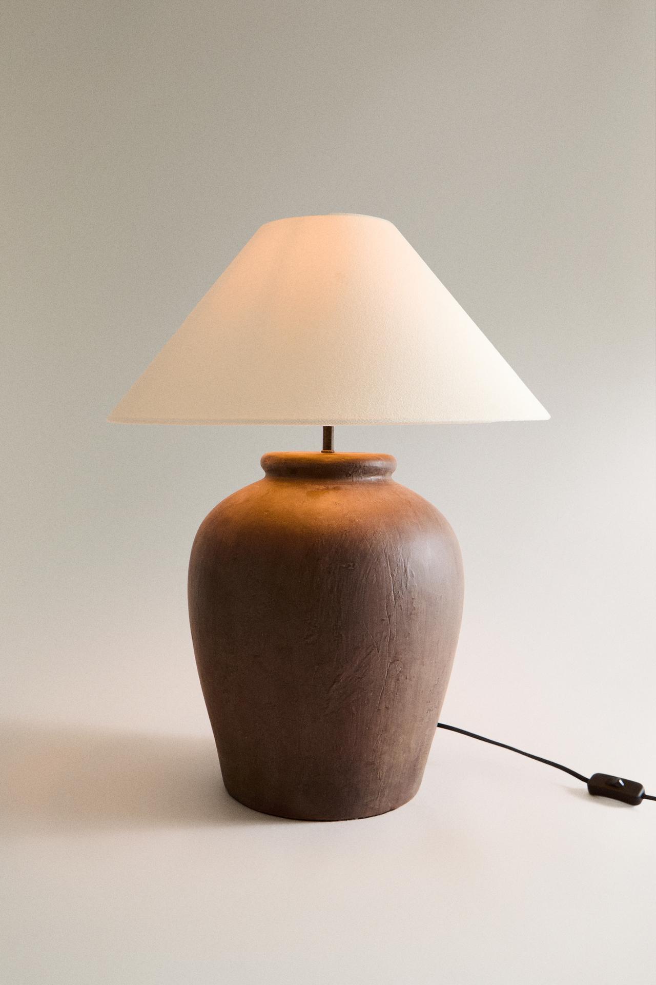 TABLE LAMP WITH CERAMIC BASE — Brown