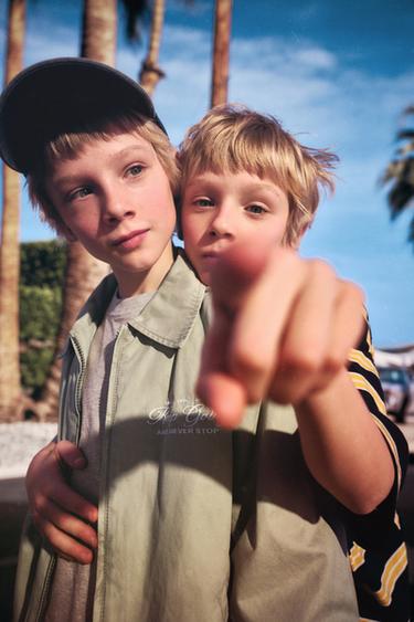 CAZADORA BOMBER TEXTO BORDADO - Beige de Zara