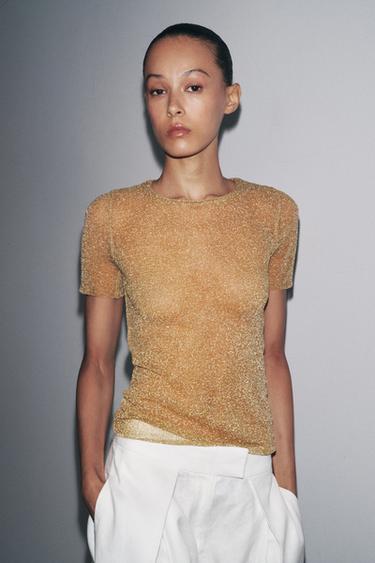 T-SHIRT MÉTALLISÉ À MANCHES COURTES - Or de Zara