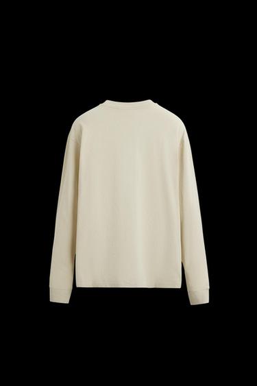 T-SHIRT MIT LANGEN ÄRMELN - Beige von Zara
