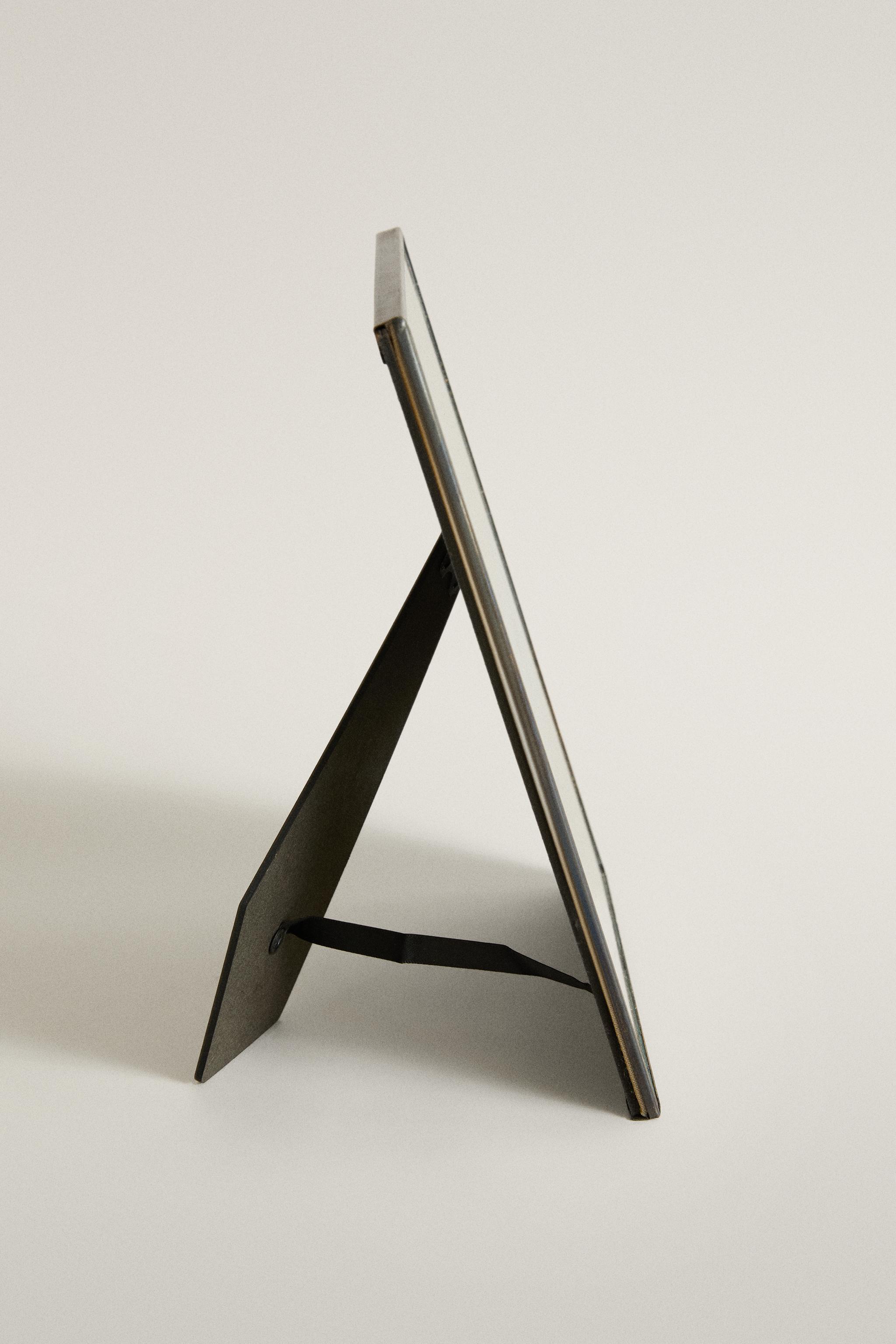 BLACK METAL PICTURE FRAME