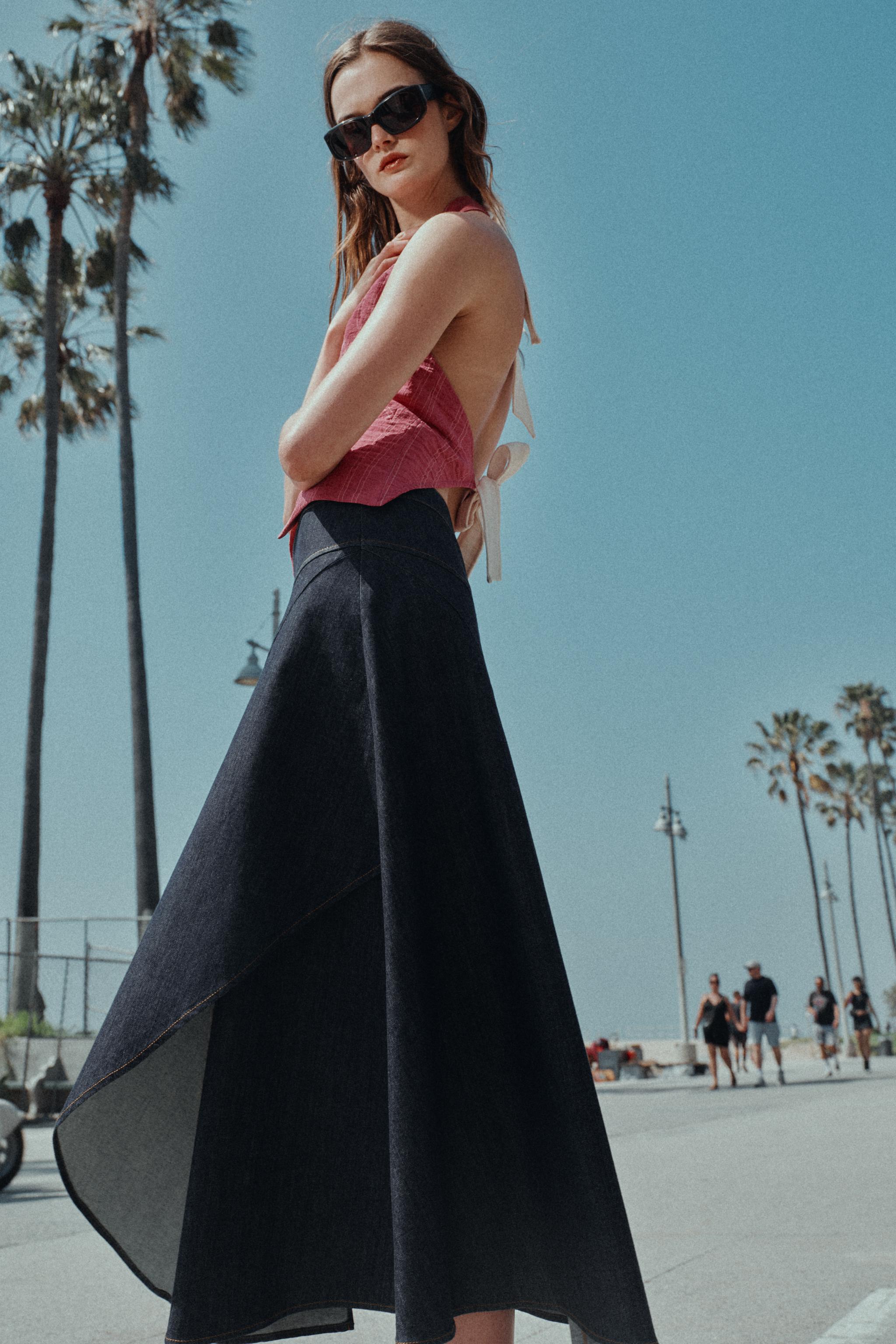 GILET HALTER À RAYURES ET LAÇAGES
