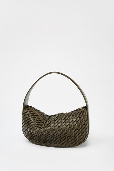 BOLSO DE MANO EFECTO TRENZADO - Verde de Zara - Imagen 0