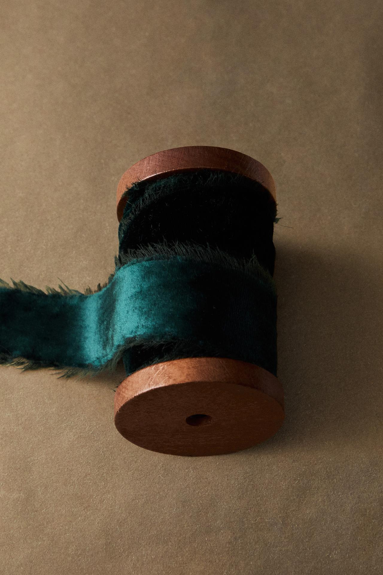 FRAYED VELVET CHRISTMAS GIFT RIBBON — Green