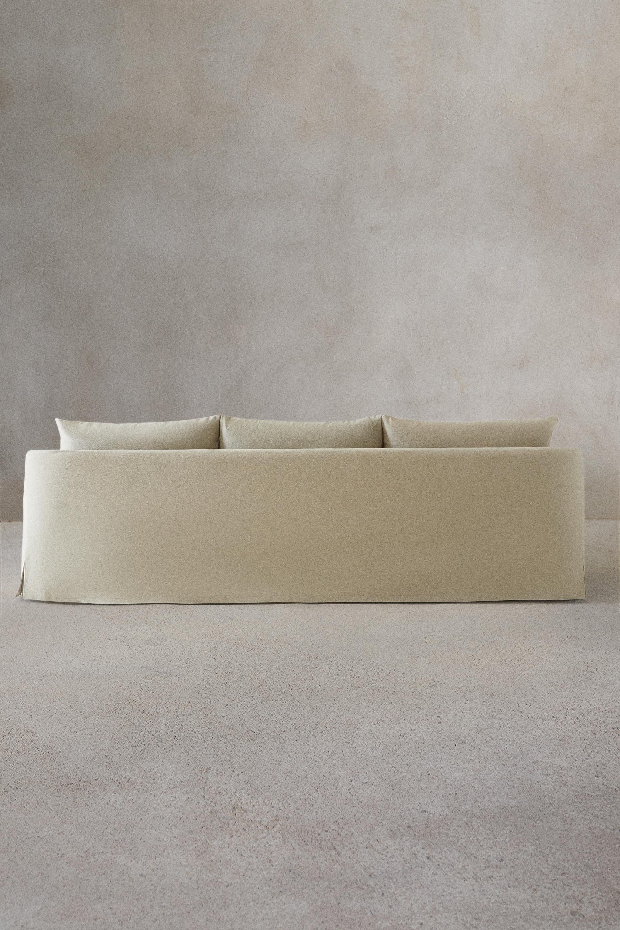COUCH 01