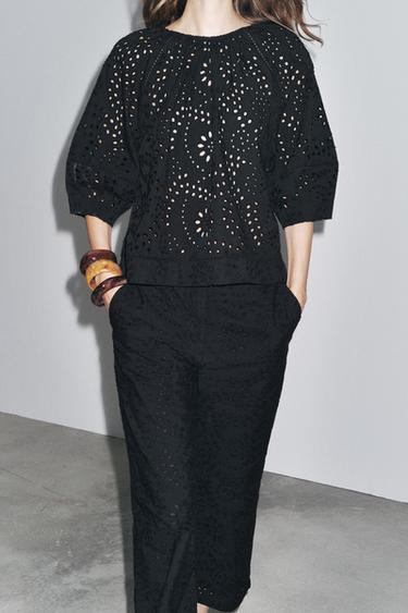 BLOUSE BRODERIES PERFORÉES ZW COLLECTION - Noir de Zara - Image 1