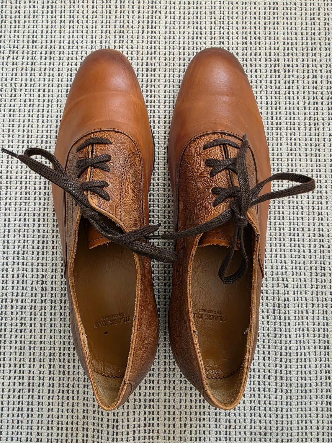 TAN BROWN EMBOSSED LEATHER SHOES - Image 3