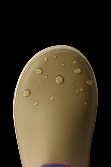BOTA DE AGUA ELÁSTICO - Verde Caqui de Zara