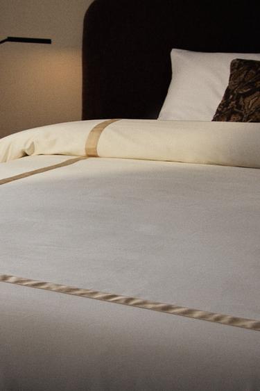 SATEEN DUVET COVER WITH BORDER (300 THREAD COUNT) - Cava by Zara