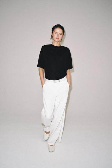 FLOWING T-SHIRT WITH SHOULDER PADS - Black by Zara