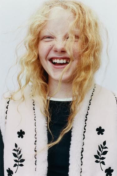 Zara EMBROIDERED FAUX SUEDE SHEARLING VEST - Ecru / Black