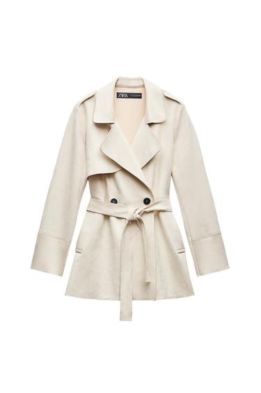Beige trench coat with lapels, a tied belt, and dark buttons on a white background. Label with the text ZARA.