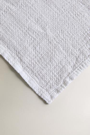 WAFFLE-KNIT LINEN BATH TOWEL - White by Zara - Image 2
