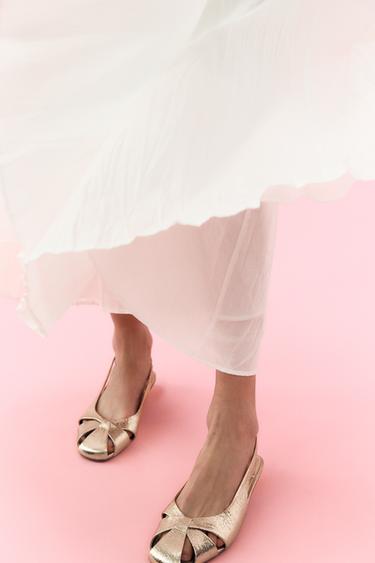 LOW-HEEL METALLIC SANDALS - Gold by Zara
